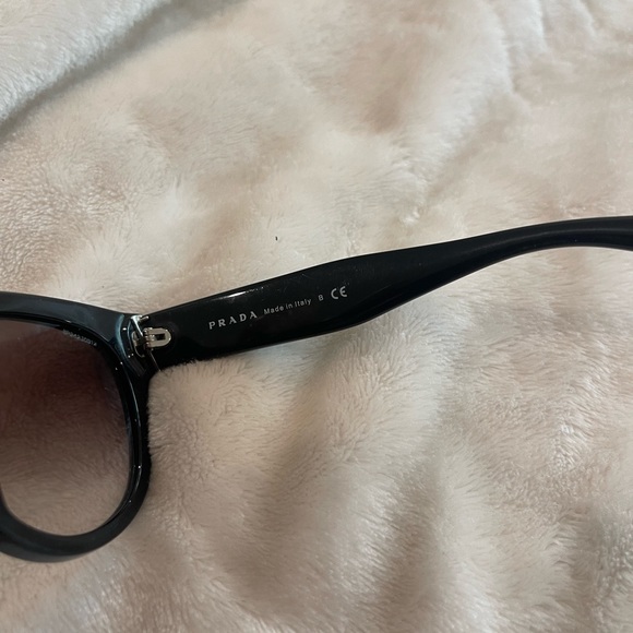 Authentic Prada sunglasses - Picture 6 of 7
